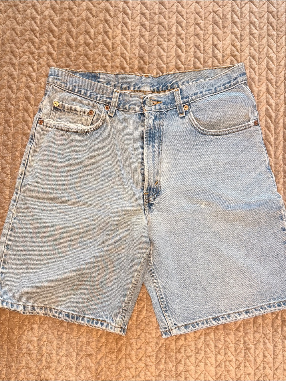 Vintage 90s Levi’s 505 Light Blue Denim Men's Jean Shorts - Classic Five-Pocket